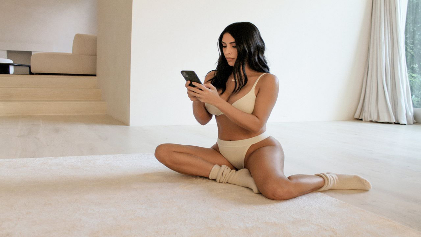 Kim Kardashian Wallpaper – Best Kim Kardashian Wallpapers Free Download