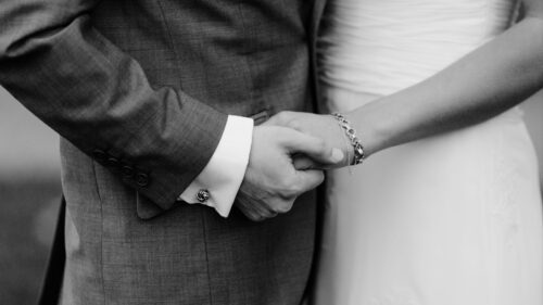 Hands, Couple, Bw, Love, Newlyweds Wallpapers Free Download