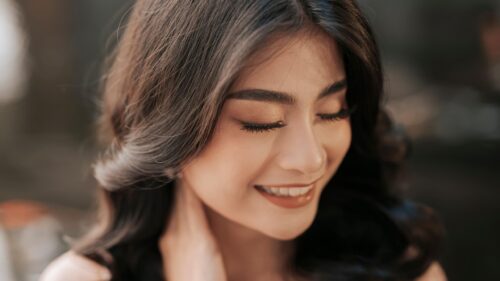Beautiful Smiling Woman with Soft Natural Makeup 4K Desktop Wallpaper