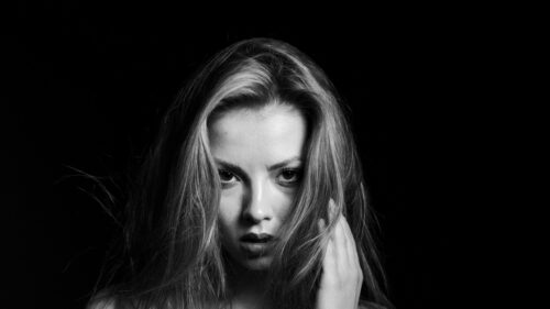 Stunning Black and White Portrait of a Beautiful Woman 4K Wallpaper