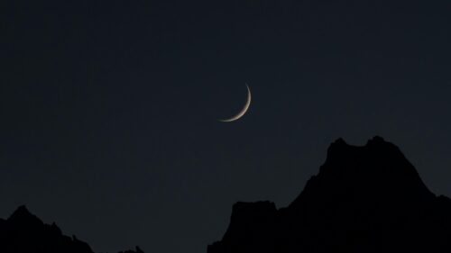 Crescent Moon Over Silhouetted Mountain Peaks 4K Desktop Wallpaper