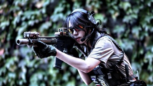 Tactical Female Operator with Assault Rifle 4K Desktop Wallpaper