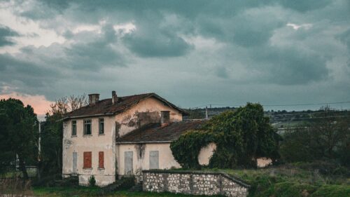 Abandoned House Under Moody Stormy Sky 4K Desktop Wallpaper