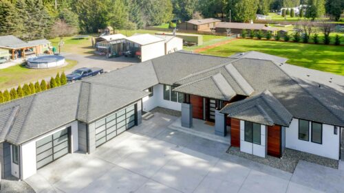 Modern Luxury Home Aerial View 4K Desktop Wallpaper