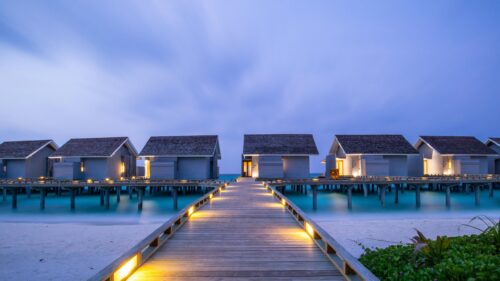 Stunning Overwater Bungalows on Maldives Beach at Twilight 4K Wallpaper