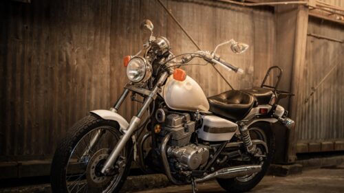 Classic White Honda Motorcycle Vintage Garage 4K Wallpaper