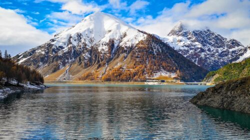 Breathtaking Alpine Lake and Snowy Mountain Peaks 4K Wallpaper