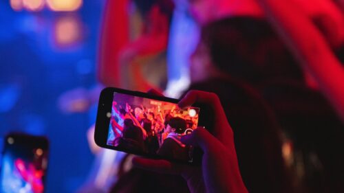 Concert Crowd Smartphone Recording Aesthetic 4K Desktop Wallpaper