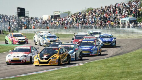 High-Speed Touring Car Racing Action on Track Desktop Wallpaper