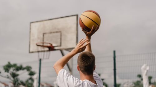 Basketball Player Aiming for the Hoop 4K Desktop Wallpaper
