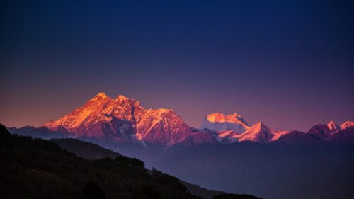Breathtaking Sunset Over Himalayan Mountain Peaks 4K Wallpaper