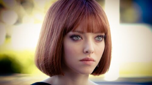 Stunning Amanda Seyfried Red Bob Hair Portrait 4K Desktop Wallpaper