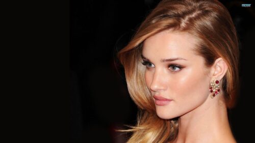 Elegant Portrait of Rosie Huntington Whiteley Glamorous Makeup 4K Wallpaper