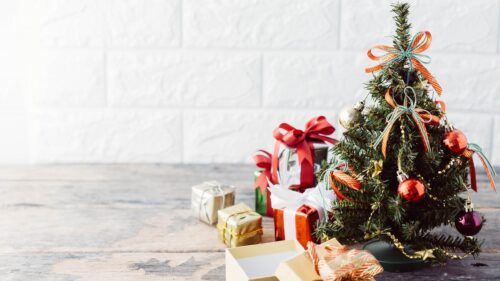 Minimalist Christmas Tree with Elegant Gift Boxes PC Wallpaper