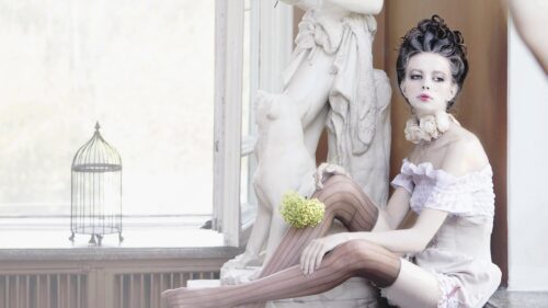 Vintage Aesthetic Fashion Model with Classical Sculpture Desktop Wallpaper
