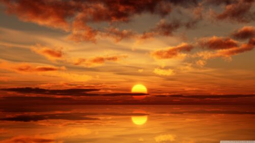 Breathtaking Golden Sunset Over Calm Ocean Horizon 4K Wallpaper