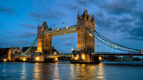 Breathtaking Tower Bridge London at Twilight 4K PC Wallpaper