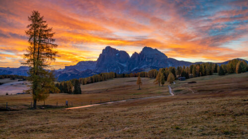 Breathtaking Dolomite Mountain Sunset over Alpe di Siusi Landscape PC Wallpaper