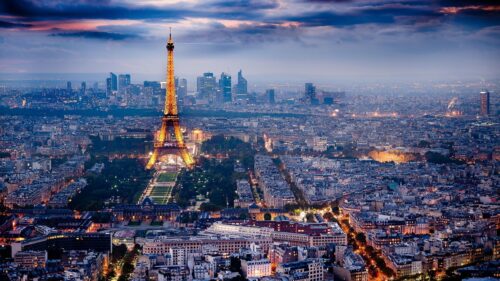 Breathtaking Night View of the Eiffel Tower in Paris 4K Wallpaper