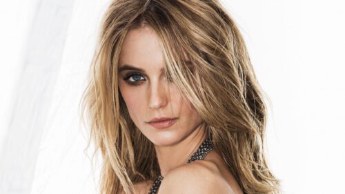 Stunning Blonde Fashion Model Portrait with Blue Eyes Desktop Wallpaper