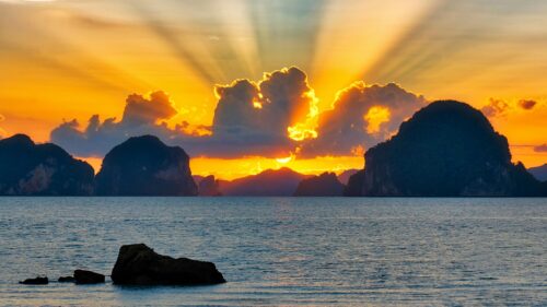 Breathtaking Tropical Sunset over Ocean Silhouettes 4K PC Wallpaper
