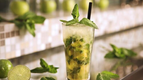 Refreshing Mojito Cocktail with Fresh Mint and Lime Desktop Wallpaper