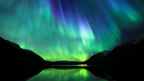Stunning Northern Lights Over Arctic Mountains 4K Desktop Wallpaper