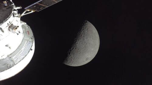 NASA Orion Spacecraft and Moon Surface View 4K Desktop Wallpaper
