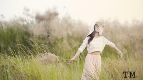 Beautiful Young Woman in a Dreamy Grass Field Desktop Wallpaper