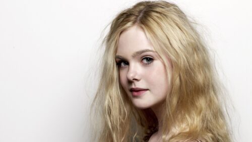Stunning Portrait of Elle Fanning Blonde Actress 4K Wallpaper