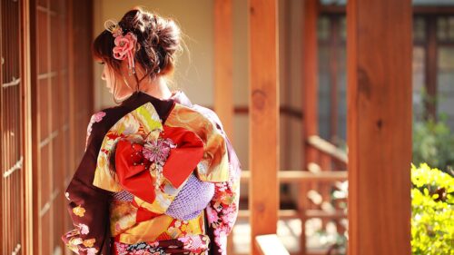 Beautiful Woman Wearing Traditional Japanese Kimono PC Wallpaper