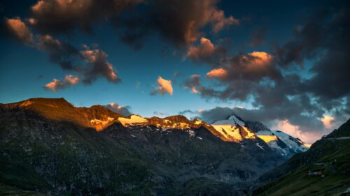 Stunning Golden Alpine Peaks Sunset Landscape 4K Desktop Wallpaper