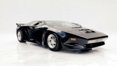 Stunning Vector W8 Twin Turbo Black Sports Car Desktop Wallpaper