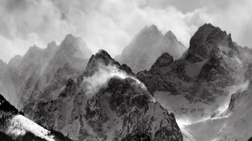 Stunning Black and White Snowy Mountain Peaks PC Wallpaper