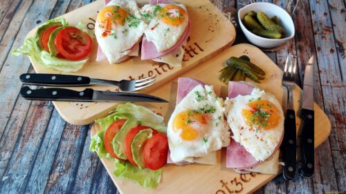 Delicious Gourmet Breakfast Platter with Eggs and Ham PC Wallpaper