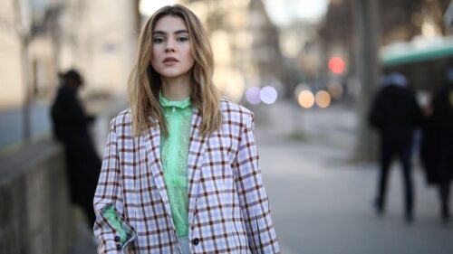 Stylish Woman in Plaid Blazer Street Style Desktop Wallpaper