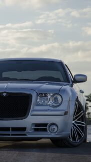 Bently Chrysler 300C Wallpapers Free Download