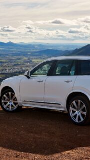Volvo XC90 T6 Momentum Wallpapers Free Download for Mobile