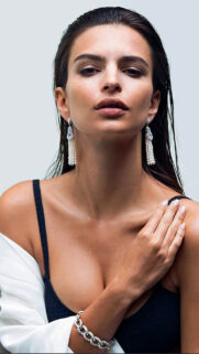 Beautiful Girl Emily Ratajkowski Wallpapers Free Download
