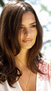 Emily Ratajkowski Wallpapers Free Download for Mobile