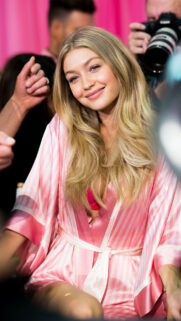 Hot Girl Gigi Hadid Wallpapers Download for Mobile