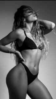 Sexy Model Wallpapers for iPhone & Phone