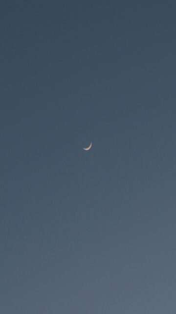 crescent-moon-clear-blue-sky