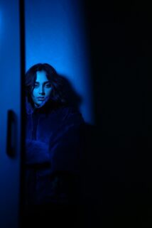 Young Woman in Blue Light 4K Wallpaper – bestwallpapers.net