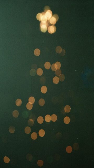 christmas-bokeh-tree-mobile-wallpaper