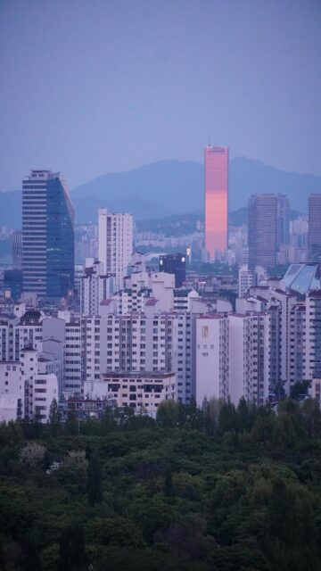 dusk-city-skyline-with-tall-buildings