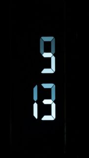 Minimal Digital Clock Wallpaper – 9:13 on Black Background