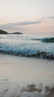 Gentle Waves at Dusk – Perfect Mobile Wallpaper