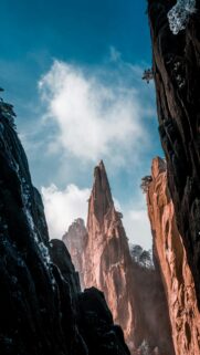 jagged-mountain-peaks-under-a-bright-blue-sky