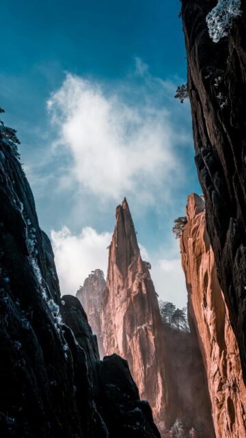 jagged-mountain-peaks-under-a-bright-blue-sky